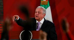 Las razones por las que usuarios de redes sociales han pedido la renuncia de López Obrador.