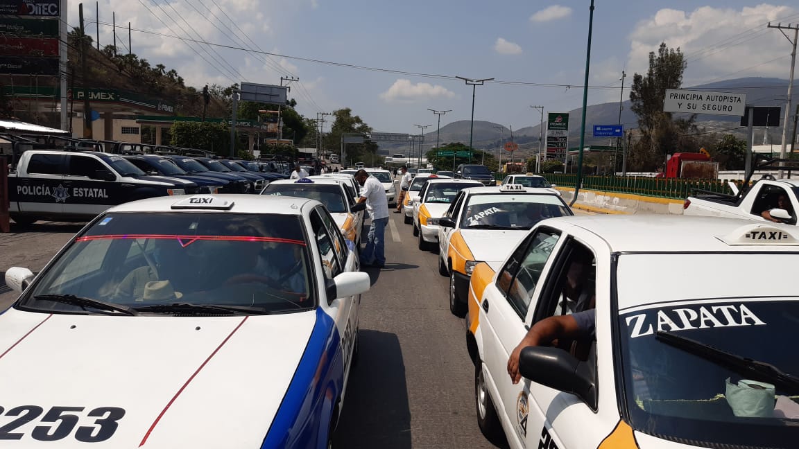 Protestan taxistas de Acapulco en Chilpancingo, exigen apoyos para enfrentar crisis por Covid-19