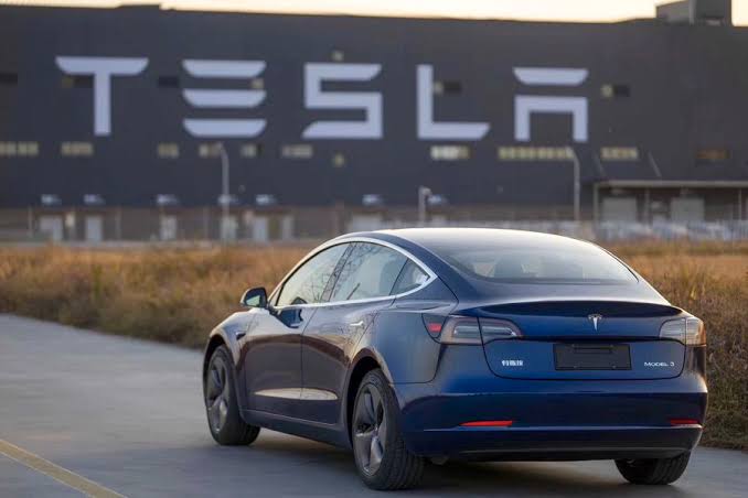 Tesla está más cerca de convertirse en el fabricante automotriz de mayor valuación del mundo