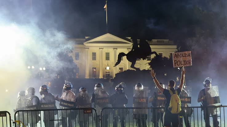 Donald Trump se refugió en el búnker de la Casa Blanca durante las protestas en Washington