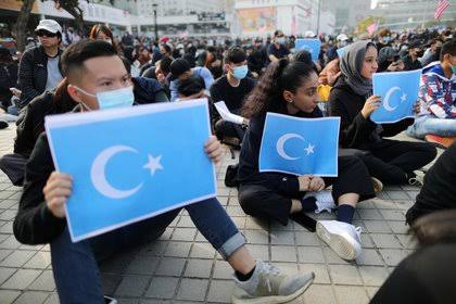Estados Unidos sancionó a otras 11 empresas chinas por su rol en la violación de los derechos humanos de la minoría uigur