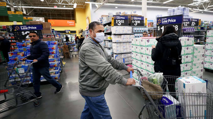 El coronavirus lleva a Walmart a su mayor alza en ventas desde 2016