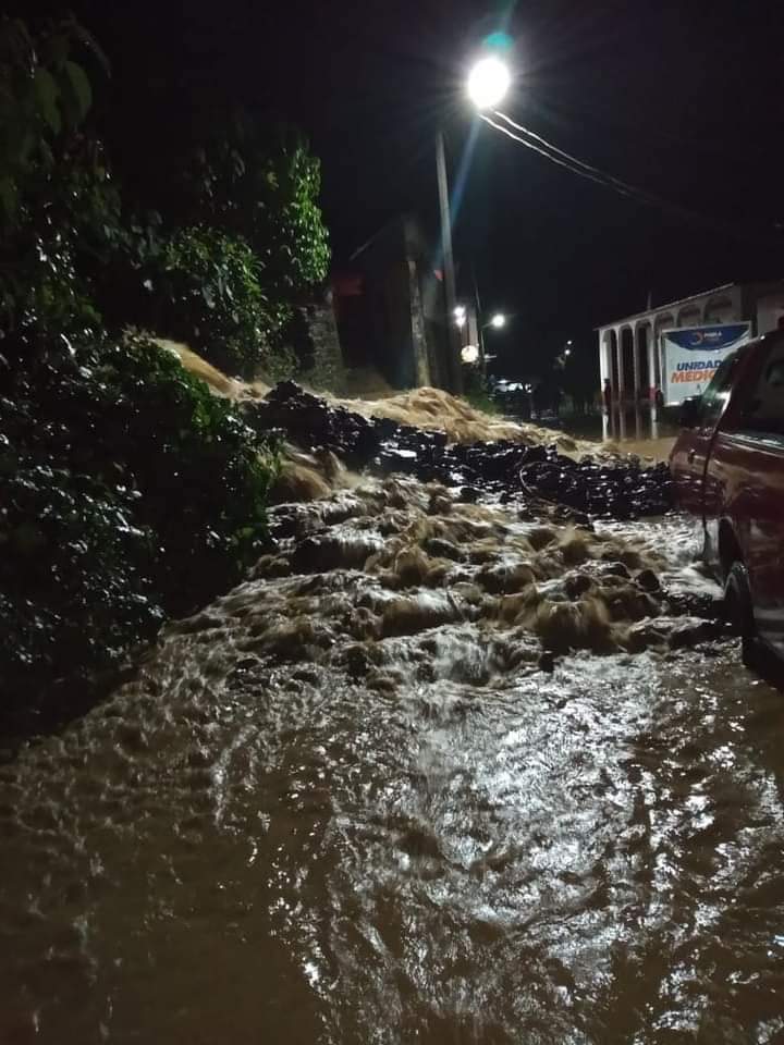 “Lluvias en Puebla afectan a municipios seriamente.”