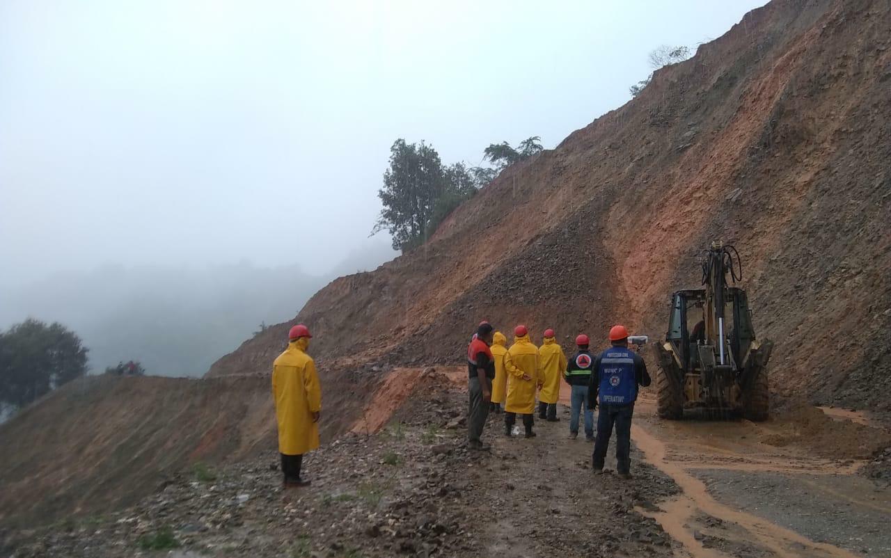 Deslaves, árboles caídos, encharcamientos y daños menores dejan lluvias de las últimas horas en Guerrero