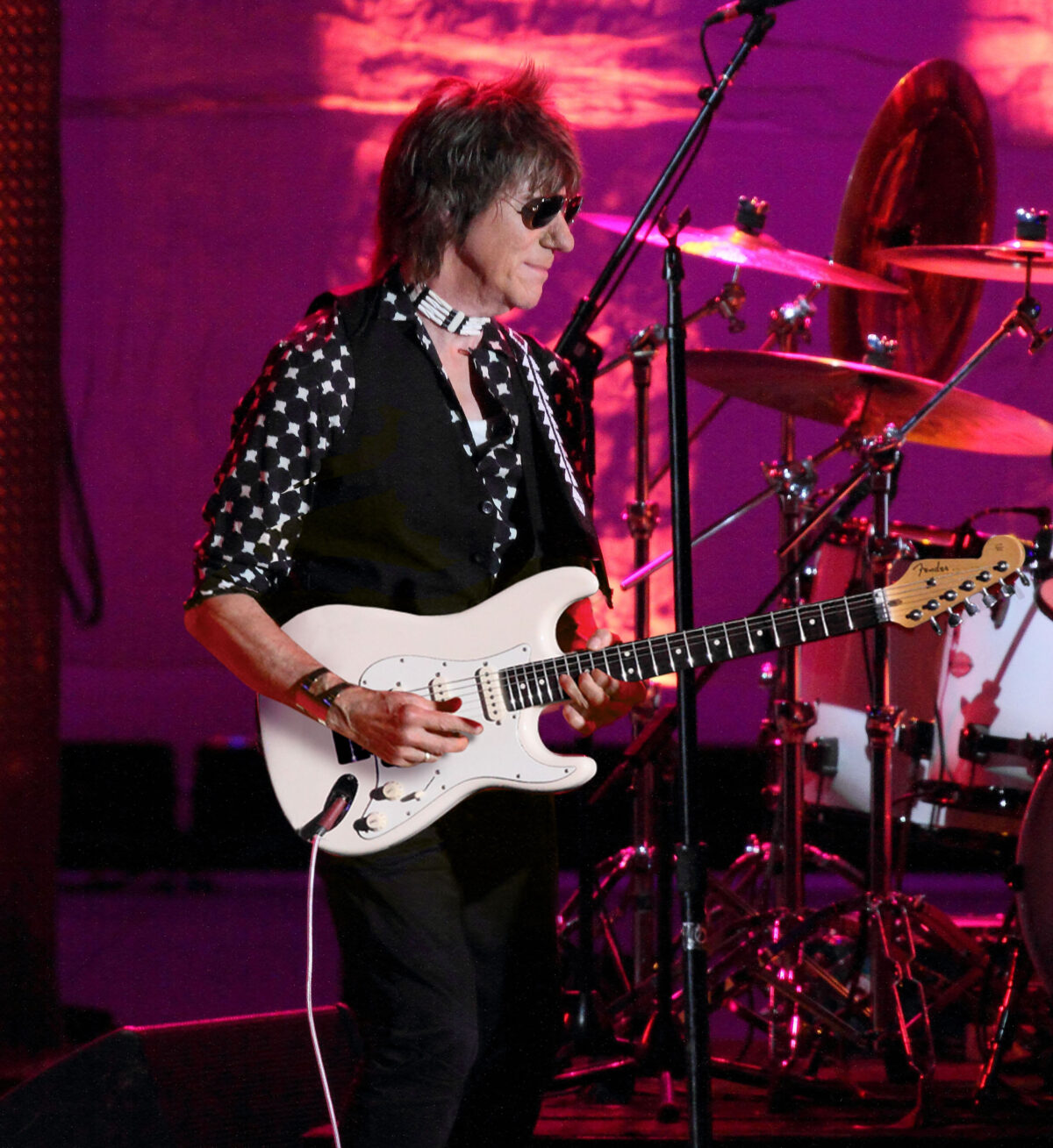 Famed UK Guitarist/Musician, Jeff Beck, Passes Peacefully In His Home