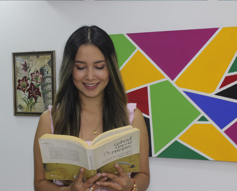 Yuli Ruiz: Colombian Influencer That Shows The Spanish Speaking World How To Write!